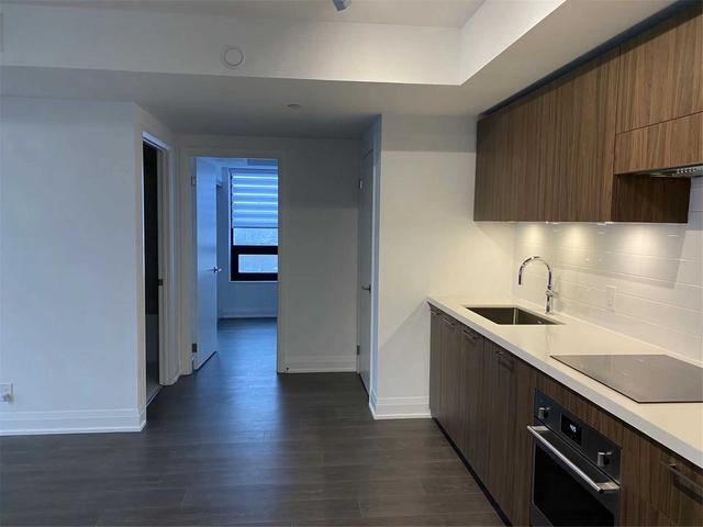 512 - 33 Frederick Todd Way, Condo with 2 bedrooms, 2 bathrooms and 1 parking in Toronto ON | Image 2
