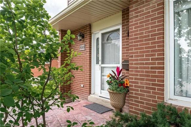 98 Bonham Blvd, House detached with 3 bedrooms, 2 bathrooms and 3 parking in Mississauga ON | Image 12