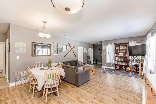 1081 Larch St, House detached with 2 bedrooms, 1 bathrooms and 9 parking in Innisfil ON | Image 2