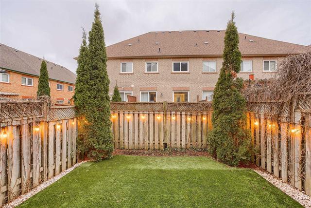 6914 Glory Crt, House attached with 3 bedrooms, 4 bathrooms and 3 parking in Mississauga ON | Image 29