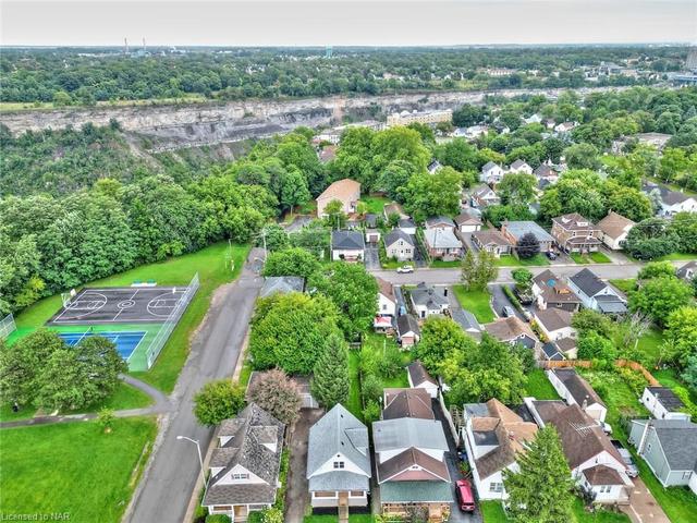 4088 Broughton Avenue, House detached with 3 bedrooms, 1 bathrooms and 4 parking in Niagara Falls ON | Image 24