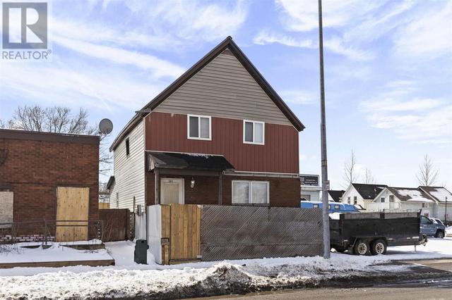 581 Queen St W, House detached with 3 bedrooms, 1 bathrooms and null parking in Sault Ste. Marie ON | Image 1