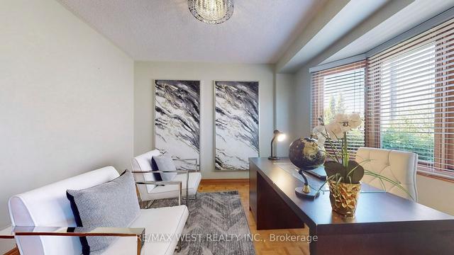 175 Valeria Blvd, House detached with 4 bedrooms, 4 bathrooms and 6 parking in Vaughan ON | Image 2