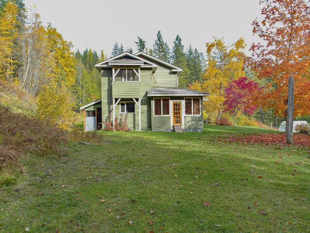 2355 Hamilton Drive, House detached with 3 bedrooms, 2 bathrooms and 6 parking in Central Kootenay E BC | Image 14