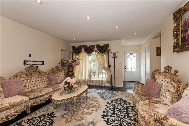 575 Meadowvale Rd, House detached with 2 bedrooms, 4 bathrooms and 8 parking in Toronto ON | Image 2