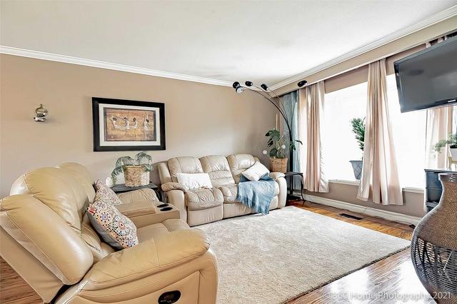 145 Oakmeadow Blvd, House detached with 4 bedrooms, 3 bathrooms and 4 parking in Toronto ON | Image 2