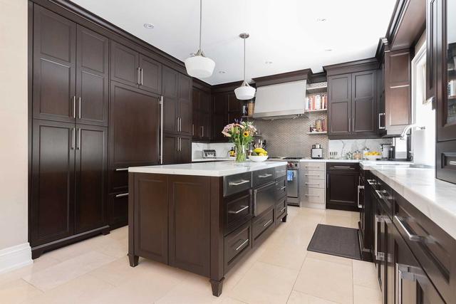 36 Hillholm Rd, House detached with 4 bedrooms, 6 bathrooms and 6 parking in Toronto ON | Image 3