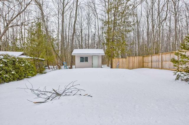 22 Park View Ave, House detached with 2 bedrooms, 1 bathrooms and 1 parking in Oro Medonte ON | Image 2
