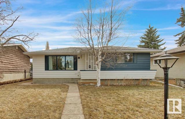 11411 Malmo Rd Nw, House detached with 4 bedrooms, 3 bathrooms and 4 parking in Edmonton AB | Image 2