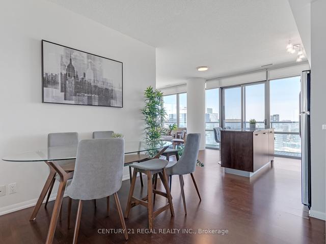 2310 - 832 Bay St, Condo with 3 bedrooms, 2 bathrooms and 1 parking in Toronto ON | Image 2