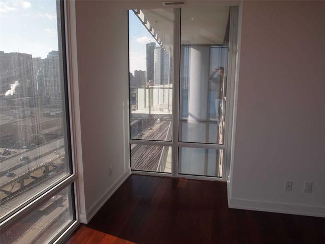1909 - 1 Market St, Condo with 2 bedrooms, 2 bathrooms and 1 parking in Toronto ON | Image 8