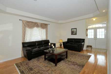 77 Sled Dog Rd, House detached with 4 bedrooms, 5 bathrooms and 6 parking in Brampton ON | Image 2
