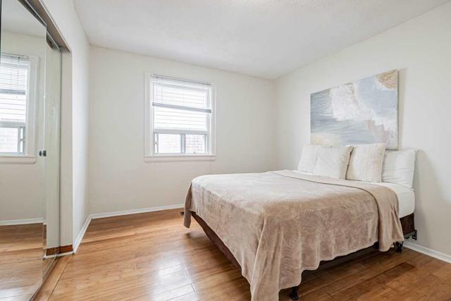 561 Northcliffe Blvd, House detached with 3 bedrooms, 2 bathrooms and 1 parking in Toronto ON | Image 11
