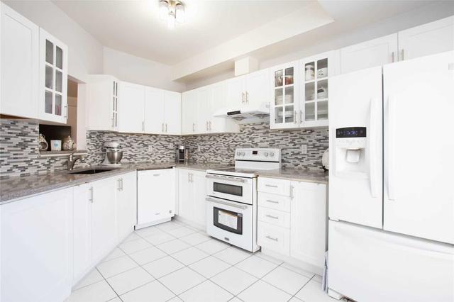 162b Crocus Dr, House semidetached with 3 bedrooms, 4 bathrooms and 3 parking in Toronto ON | Image 2