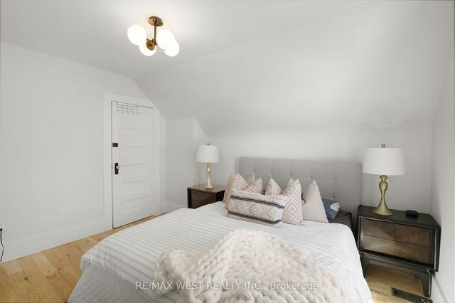58 Myrtle Ave, House detached with 2 bedrooms, 2 bathrooms and 2 parking in Toronto ON | Image 10