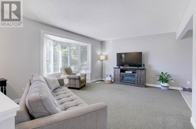 1610 Napier Place, House detached with 4 bedrooms, 2 bathrooms and null parking in Kamloops BC | Card Image