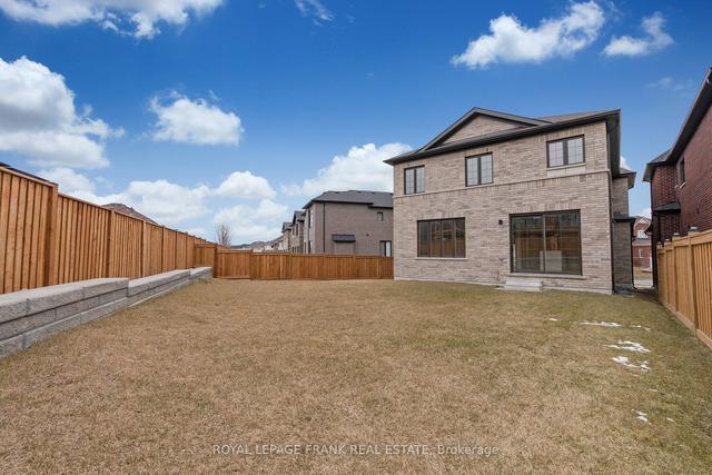 135 Courvier Cres, House detached with 4 bedrooms, 5 bathrooms and 4 parking in Clarington ON | Image 12