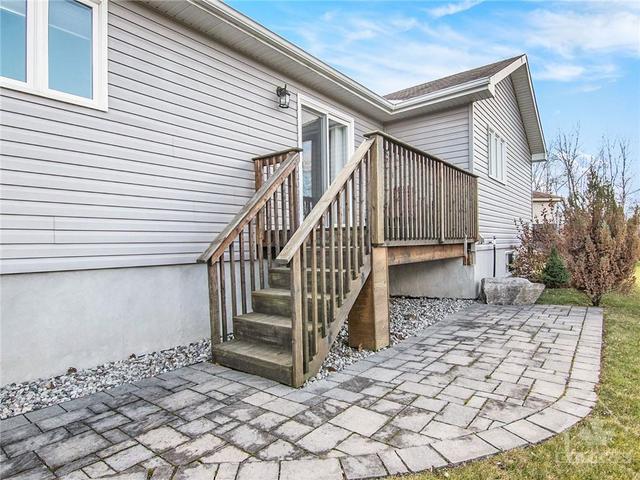 114 Templeton Court, House detached with 2 bedrooms, 2 bathrooms and 4 parking in North Grenville ON | Image 25