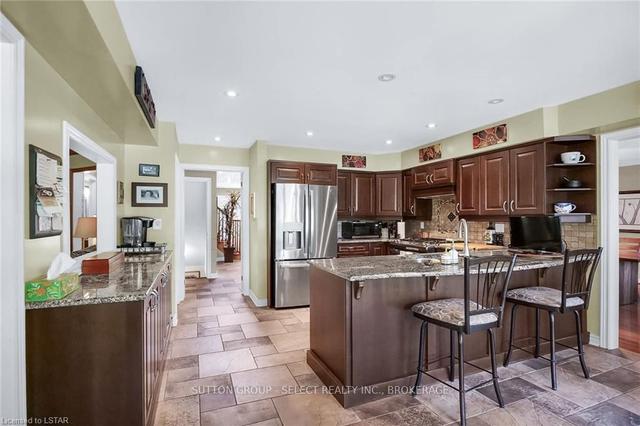 23 Shetland Cres, House detached with 4 bedrooms, 3 bathrooms and 9 parking in London ON | Image 5