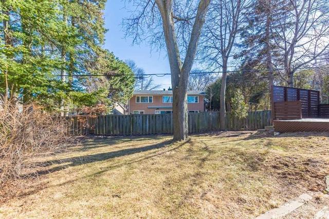 60 Ravenscroft Circ, House detached with 3 bedrooms, 2 bathrooms and 5 parking in Toronto ON | Image 18