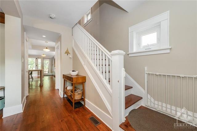 5 Raleigh Street, House detached with 3 bedrooms, 2 bathrooms and 3 parking in Ottawa ON | Image 4