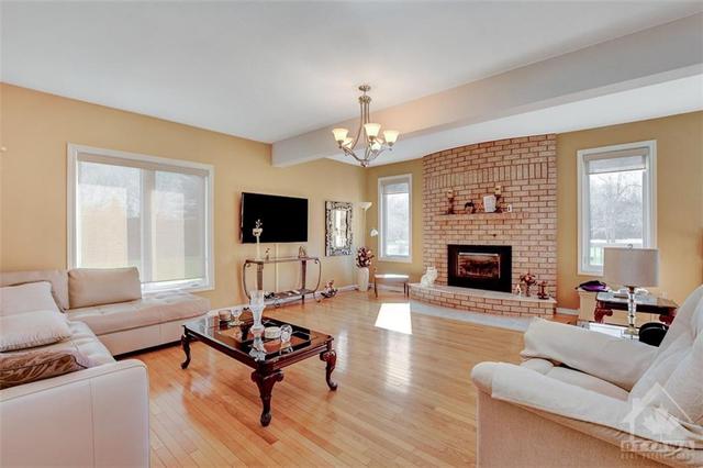 113 Huntley Manor Drive, House detached with 4 bedrooms, 3 bathrooms and 6 parking in Ottawa ON | Image 11