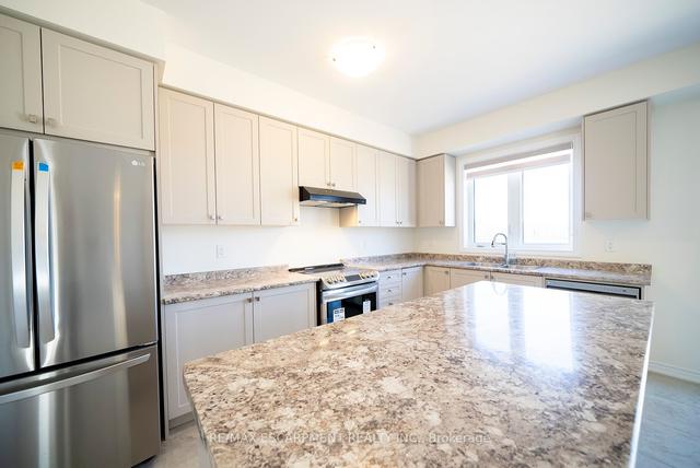 21 Bee Cres, House detached with 4 bedrooms, 4 bathrooms and 4 parking in Brantford ON | Image 2