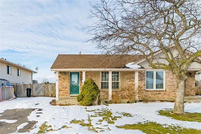 11 Fox Trail Dr, House semidetached with 3 bedrooms, 1 bathrooms and 1 parking in St. Catharines ON | Image 1