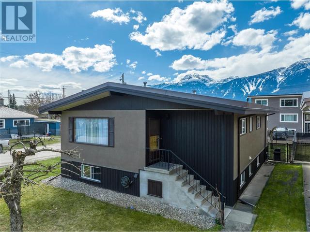 625 Fifth Street E, House detached with 6 bedrooms, 3 bathrooms and 7 parking in Revelstoke BC | Image 32