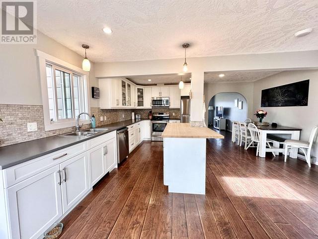4055 Alfred Avenue, House detached with 4 bedrooms, 2 bathrooms and null parking in Smithers BC | Image 9