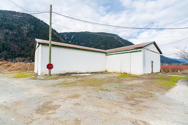 39963 North Parallel Road, House detached with 4 bedrooms, 2 bathrooms and null parking in Abbotsford BC | Image 8