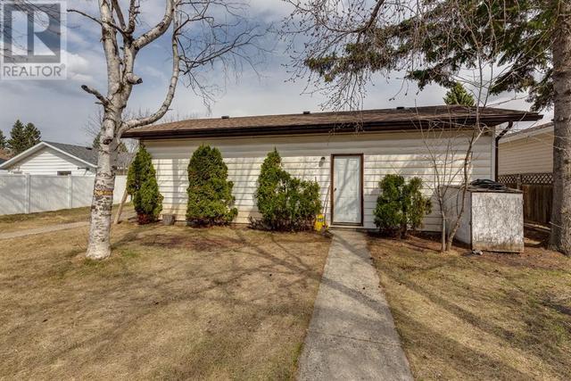 3735 43 Avenue, House detached with 6 bedrooms, 3 bathrooms and 3 parking in Red Deer AB | Image 3