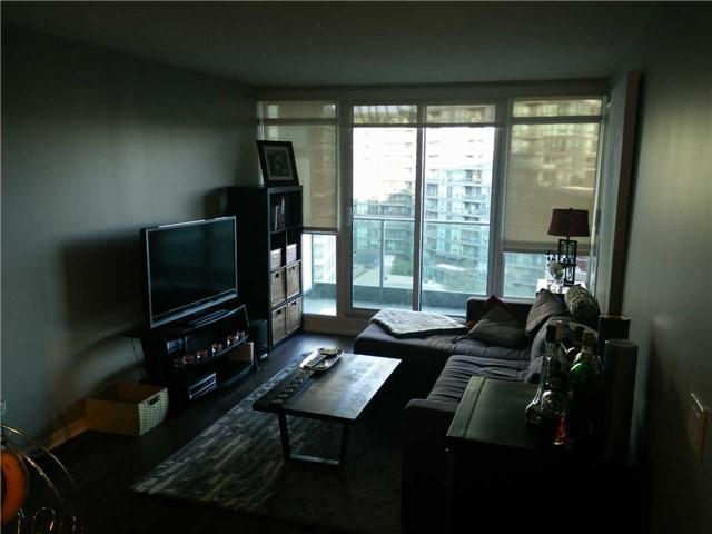 975 - 209 Fort York Blvd, Condo with 1 bedrooms, 1 bathrooms and 1 parking in Toronto ON | Image 1