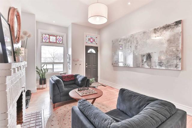 902 Dundas St E, House attached with 3 bedrooms, 3 bathrooms and 0 parking in Toronto ON | Image 31
