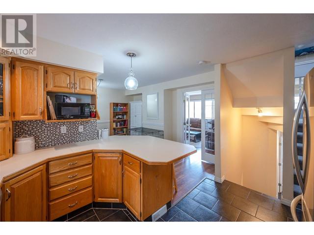 137 - 1458 Penticton Avenue, House attached with 3 bedrooms, 1 bathrooms and 1 parking in Penticton BC | Image 15