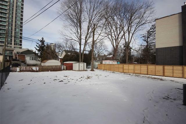 60 Avondale Ave, House detached with 4 bedrooms, 3 bathrooms and 3 parking in Toronto ON | Image 17