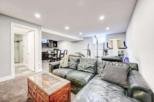 51 Redfern Ave, House detached with 3 bedrooms, 4 bathrooms and 4 parking in Hamilton ON | Image 25