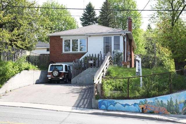 315 Pharmacy Ave, House detached with 2 bedrooms, 2 bathrooms and 1 parking in Toronto ON | Image 1