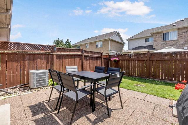 1644 Beard Dr, House attached with 3 bedrooms, 2 bathrooms and 2 parking in Milton ON | Image 27