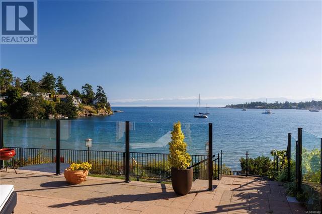 3917 Cadboro Bay Rd, House detached with 4 bedrooms, 3 bathrooms and 6 parking in Saanich BC | Image 10