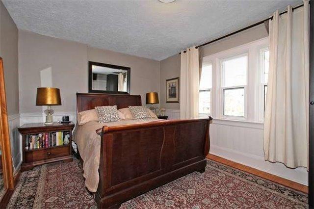 49 Yonge Blvd, House detached with 3 bedrooms, 2 bathrooms and 3 parking in Toronto ON | Image 9