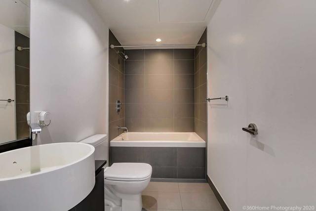 214 - 60 Colborne St, Condo with 2 bedrooms, 1 bathrooms and 0 parking in Toronto ON | Image 4
