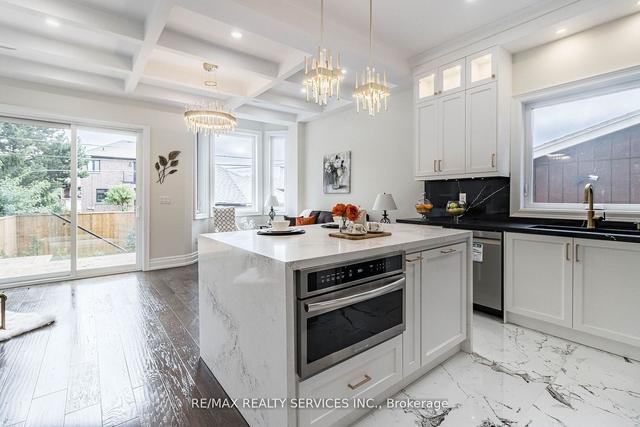 603 Royal York Rd, House detached with 4 bedrooms, 5 bathrooms and 3 parking in Toronto ON | Image 3