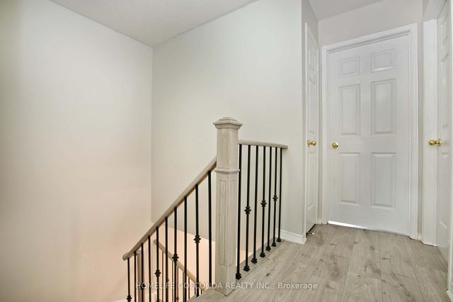 112 Doubtfire Cres, House attached with 4 bedrooms, 4 bathrooms and 6 parking in Markham ON | Image 4