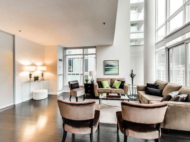 uph16 - 21 Nelson St, Condo with 2 bedrooms, 3 bathrooms and 1 parking in Toronto ON | Image 12