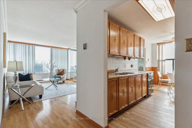 1003 - 75 Queen St N, Condo with 3 bedrooms, 2 bathrooms and 1 parking in Hamilton ON | Image 31