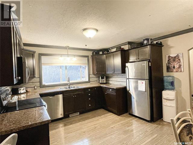 305 1st Street E, House detached with 3 bedrooms, 2 bathrooms and null parking in Meadow Lake SK | Image 5