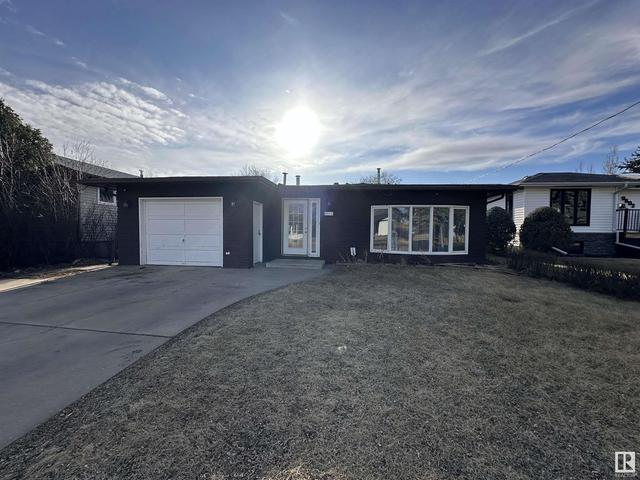 9514 101 St, House detached with 3 bedrooms, 2 bathrooms and null parking in Morinville AB | Image 1