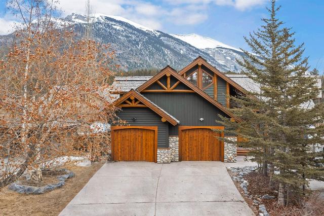 37 Eagle Landing, House detached with 5 bedrooms, 3 bathrooms and 6 parking in Canmore AB | Image 1