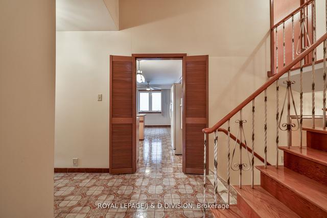 29 Longfield Rd, House detached with 4 bedrooms, 3 bathrooms and 6 parking in Toronto ON | Image 4